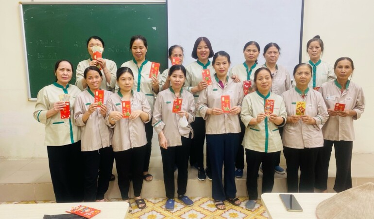 Người dân miền Bắc hứng chịu kiểu thời tiết gây khó chịu trong ngày hôm nay