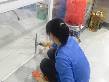 Lau kính, làm sạch kính ngoài tòa nhà