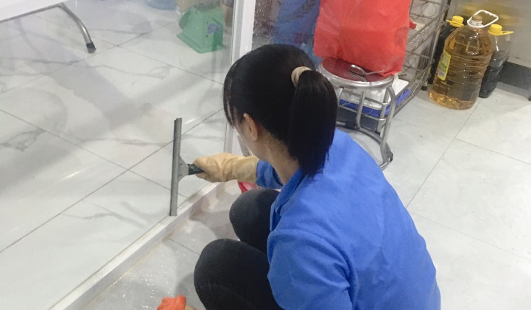 Lau kính, làm sạch kính ngoài tòa nhà